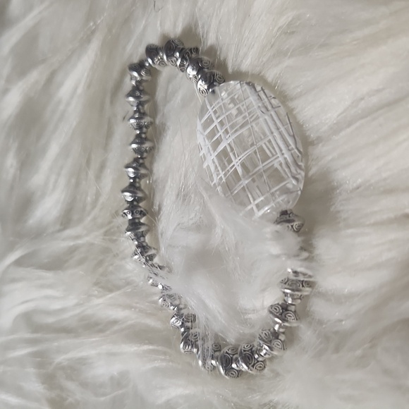 Handcrafted beaded bracelet - Picture 1 of 4